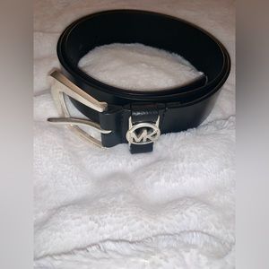 Michael Kors Leather Belt with MK Cutout Logo Disc Belt (Black/Silver; Small)